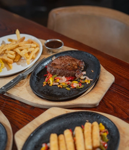A Mix-It-Up platter served at the Plank & Leggit.