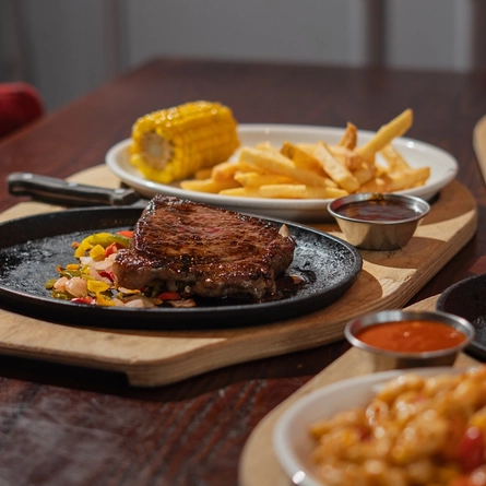 A Mix-It-Up platter served at the Plank & Leggit.